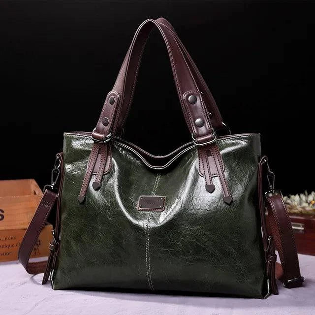 Bolsa Feminina de Ombro Clássica em Couro Envernizado Verde - Zellum